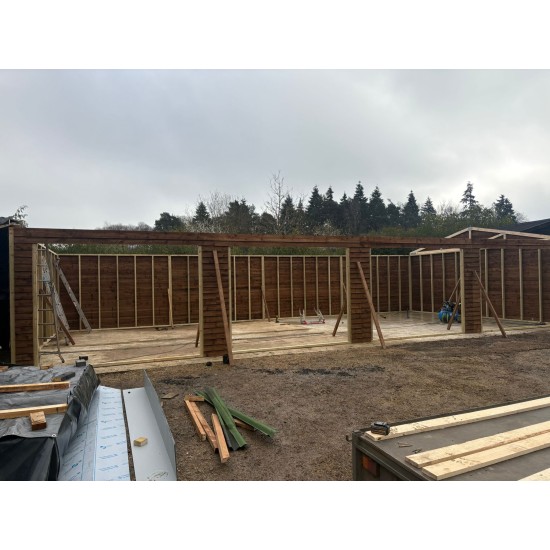 4 Bay Garage / Shelter / Storage 