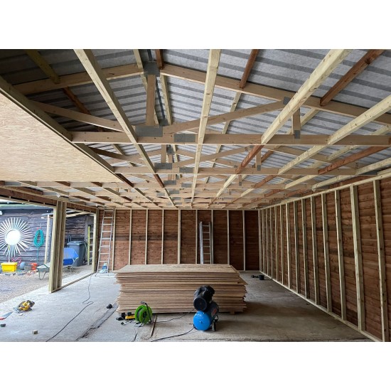 4 Bay Garage / Shelter / Storage 