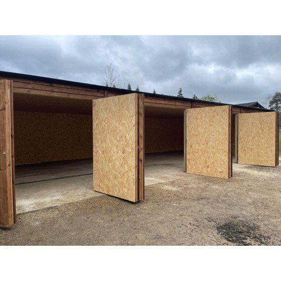 4 Bay Garage / Shelter / Storage 